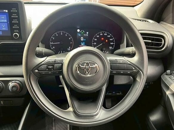 2023 Toyota Yaris IV, белый - вид 13