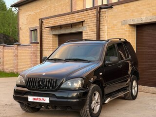 1998 Mercedes-Benz M-Класс 320 I (W163), чёрный, 700000 рублей, вид 1