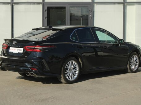 2018 Toyota Camry VII (XV50) Рестайлинг 2, чёрный, 2360000 рублей, вид 5