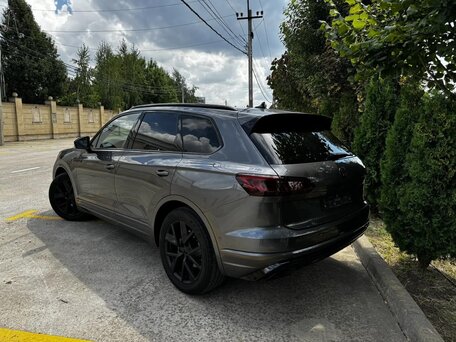 2019 Volkswagen Touareg III, серый, 4850000 рублей, вид 4