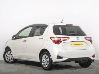 2018 Toyota Vitz III (XP130) Рестайлинг, белый, 1029000 рублей, вид 5