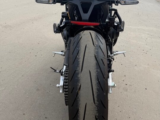 2024 Yamaha MT-09 (FZ-09), серебристый, 1299000 рублей - вид 8