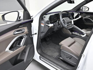 2025 Audi Q5 Sportback TFSI quattro S tronic II (GU), белый, 6132000 рублей, вид 5