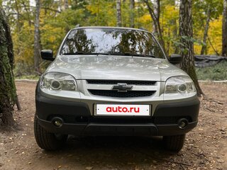 2015 Chevrolet Niva I Рестайлинг, серебристый, 600000 рублей, вид 2