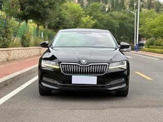 2023 Skoda Superb III Рестайлинг, чёрный, 1580000 рублей, вид 2