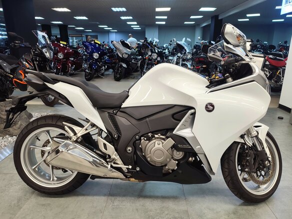 2015 Honda VFR 1200, белый, 1340000 рублей