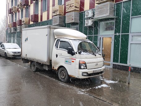 2012 Hyundai Porter II, белый, 800000 рублей, вид 2