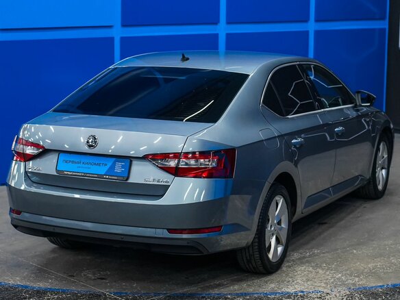 2016 Skoda Superb III, серый, 1400000 рублей - вид 6