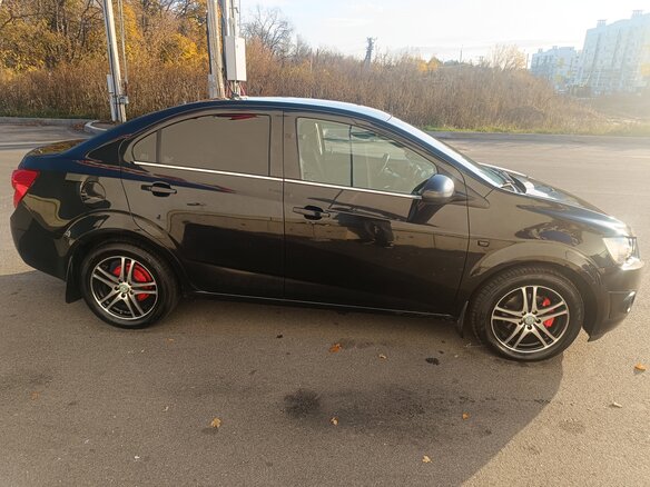 2013 Chevrolet Aveo II, чёрный, 560000 рублей - вид 4