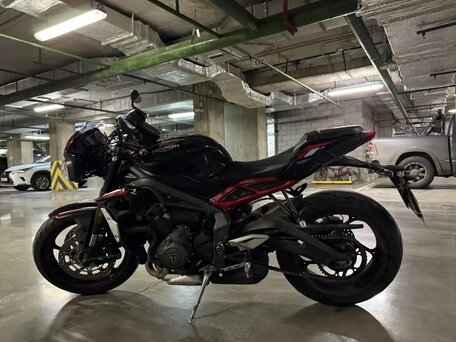 2021 Triumph Street Triple, чёрный, 820000 рублей, вид 1
