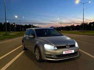 2013 Volkswagen Golf VII, серебристый, 900000 рублей, вид 2