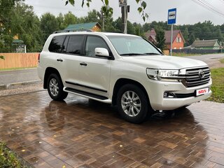 2015 Toyota Land Cruiser 200 Series Рестайлинг 2, белый, 6500000 рублей, вид 3