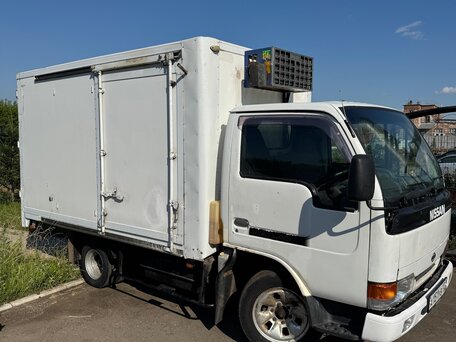 1995 Nissan Atlas, белый, 1000000 рублей, вид 2