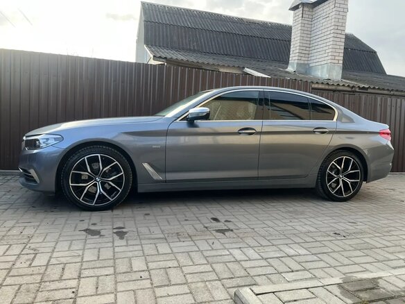2017 BMW 5 серии 520d xDrive VII (G30/G31/G38), серый, 3300000 рублей - вид 9