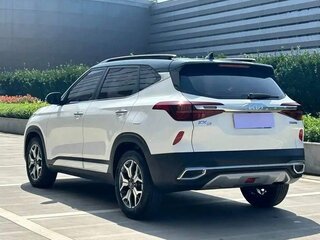 2022 Kia KX3, белый, 1900000 рублей, вид 3