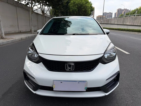 2022 Honda Fit Crosstar IV Рестайлинг, белый, 1275000 рублей - вид 1