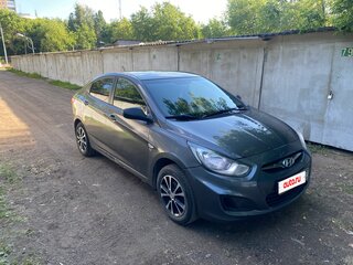 2013 Hyundai Solaris I, серый, 780000 рублей, вид 3