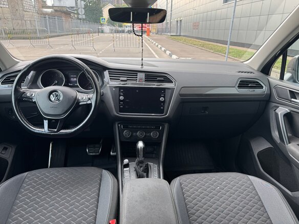 2019 Volkswagen Tiguan II, коричневый, 1990000 рублей - вид 8