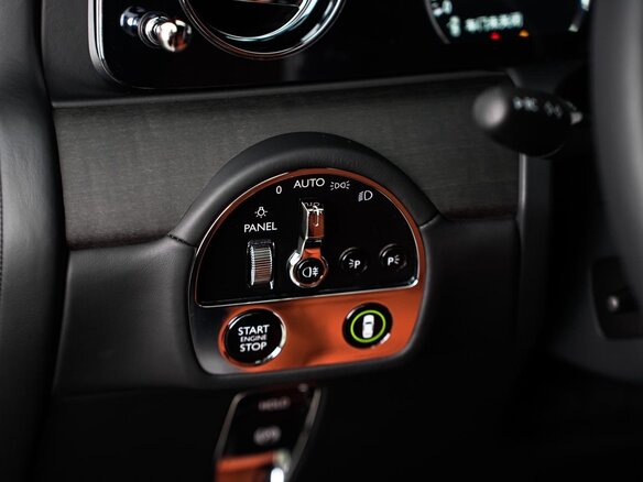 2025 Rolls-Royce Ghost Extended II Рестайлинг (Series II), оранжевый, 44000000 рублей - вид 16