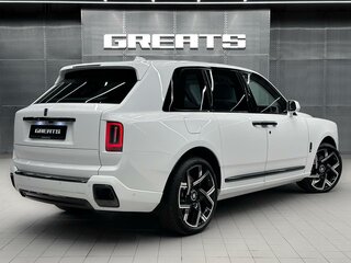 2026 Rolls-Royce Cullinan Black Badge I Рестайлинг (Series II), белый, 75000000 рублей, вид 5