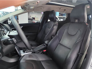2018 Volvo V40 II Рестайлинг, белый, 1228999 рублей, вид 4