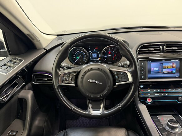 2017 Jaguar F-Pace I, серый, 2390000 рублей - вид 15