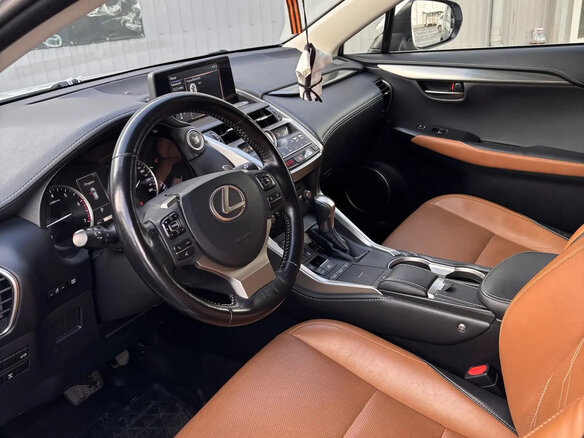 2018 Lexus NX 300 I Рестайлинг, белый, 3500000 рублей - вид 3