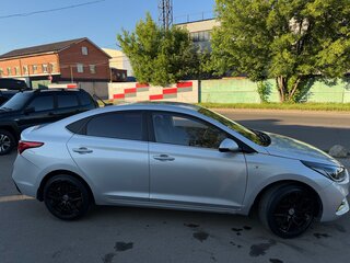 2017 Hyundai Solaris II, серебристый, 1100000 рублей, вид 3