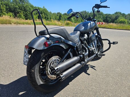 2022 Harley-Davidson Street Bob, серый, 1103763 рублей, вид 4