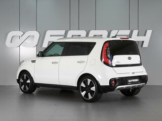 2017 Kia Soul II Рестайлинг, белый, 1840000 рублей, вид 2