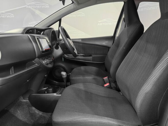 2018 Toyota Vitz III (XP130) Рестайлинг 2, чёрный, 975000 рублей - вид 14