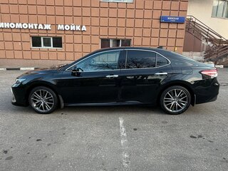 2023 Toyota Camry VIII (XV70) Рестайлинг, чёрный, 3700000 рублей, вид 4