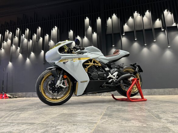 2021 MV Agusta Superveloce 800, белый - вид 9