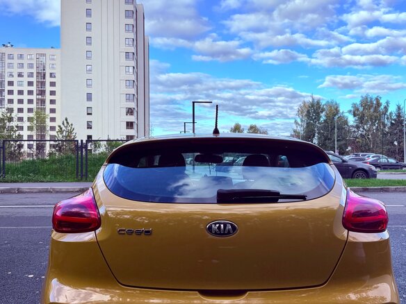 2015 Kia Ceed II Рестайлинг, жёлтый, 1220000 рублей - вид 4