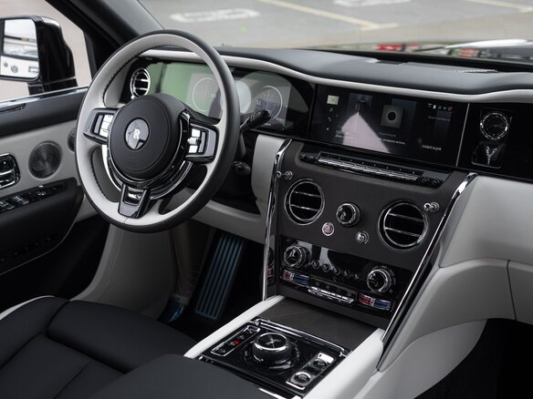 2026 Rolls-Royce Cullinan I Рестайлинг (Series II), чёрный, 63000000 рублей - вид 4