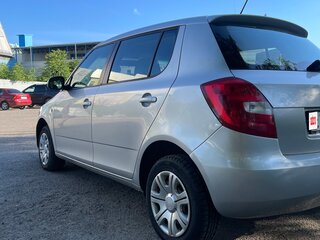 2013 Skoda Fabia II Рестайлинг, серебристый, 540000 рублей, вид 5