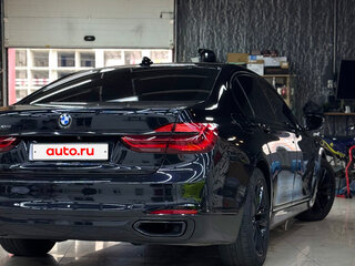 2017 BMW 7 серии Long 730Ld xDrive VI (G11/G12), чёрный, 3800000 рублей, вид 3