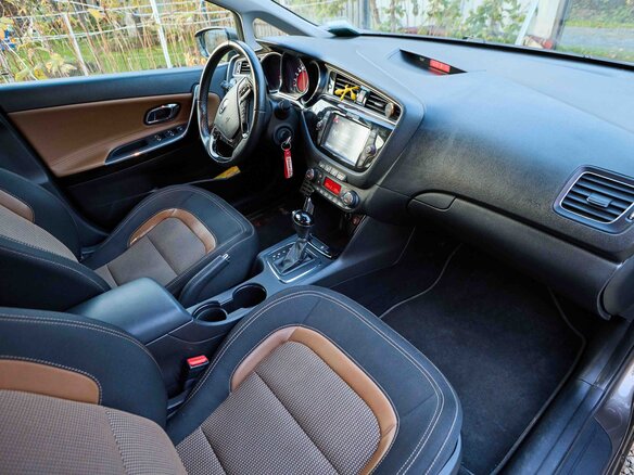 2018 Kia Ceed II Рестайлинг, коричневый, 1500000 рублей - вид 13