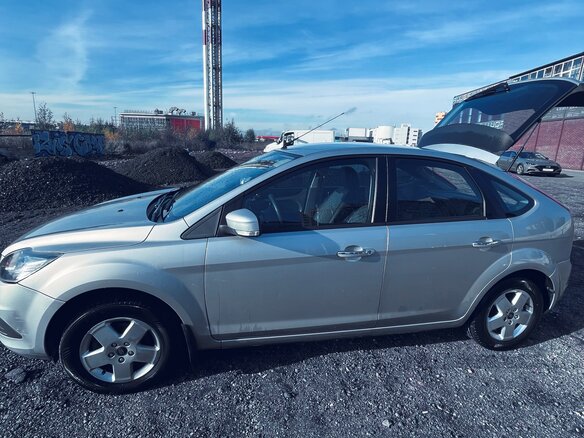 2010 Ford Focus II Рестайлинг, серебристый, 610000 рублей - вид 4
