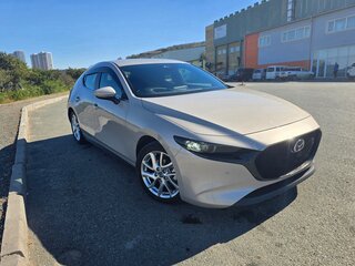 2023 Mazda 3 IV (BP), бежевый, 1450000 рублей, вид 1