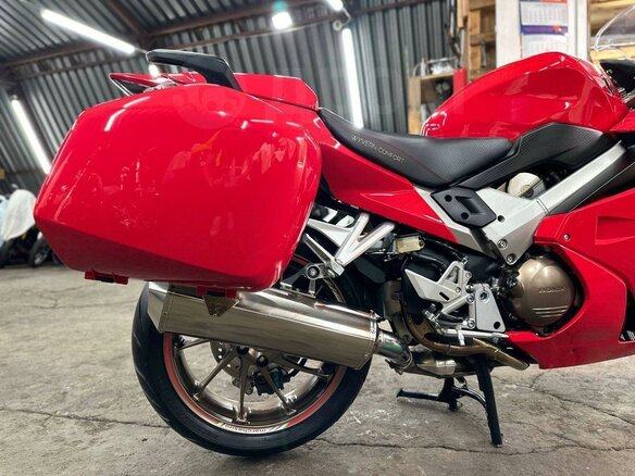 2014 Honda VFR 800, красный, 910000 рублей - вид 17