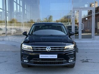 2018 Volkswagen Tiguan II, чёрный, 2500000 рублей, вид 2