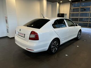 2011 Skoda Octavia II (A5) Рестайлинг, белый, 550000 рублей, вид 3