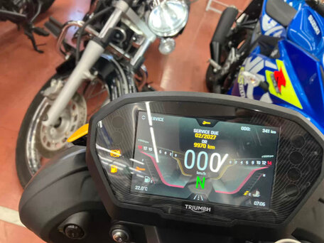 2025 Triumph Street Triple, жёлтый, 821000 рублей, вид 3