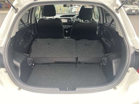2018 Toyota Vitz III (XP130) Рестайлинг 2, белый, 750001 рублей - вид 10