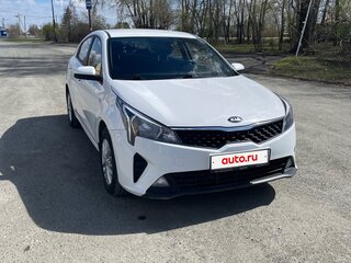 2021 Kia Rio IV Рестайлинг, белый, 1450000 рублей, вид 3