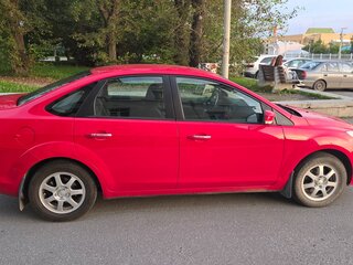 2010 Ford Focus II Рестайлинг, красный, 830000 рублей, вид 5