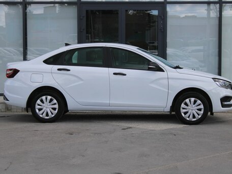 2023 Lada (ВАЗ) Vesta I Рестайлинг (NG), белый, 1062000 рублей, вид 4