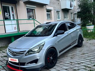 2015 Hyundai Solaris I Рестайлинг, серебристый, 600000 рублей, вид 1
