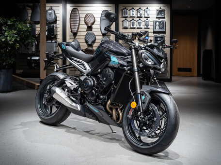2026 Triumph Street Triple, серый, 1980000 рублей, вид 1